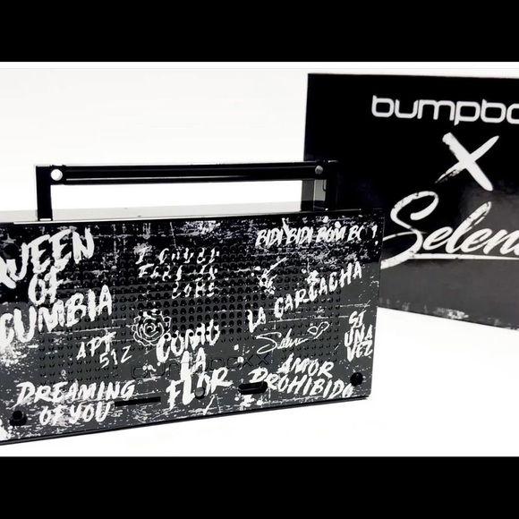 Selena Quintanilla  Microbumpboxx - Picture 4 of 6